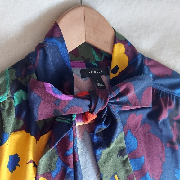 Tie neck top - Picture 2 of 6